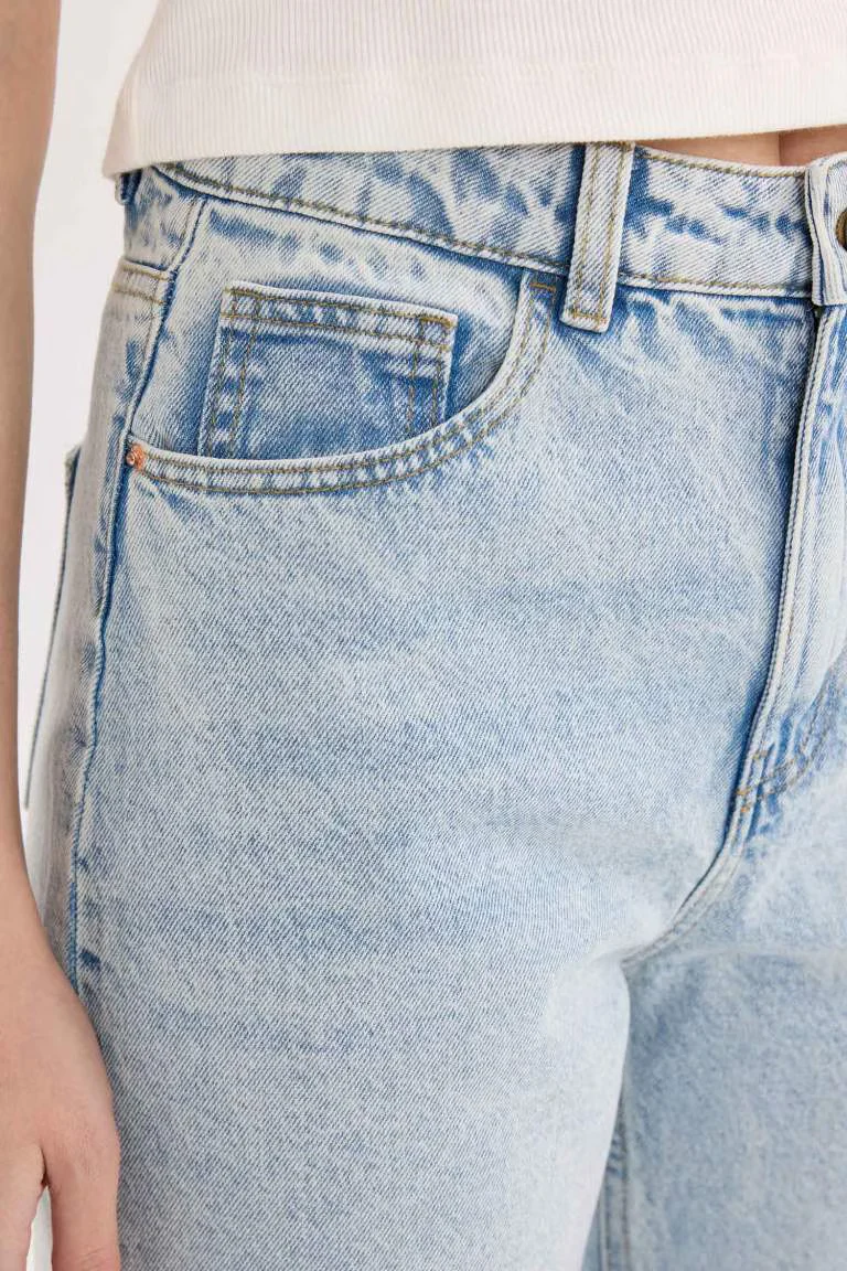 Defacto wide Straight-Fit Jeans - Image 3