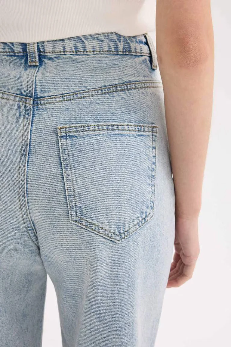 Defacto wide Straight-Fit Jeans - Image 4