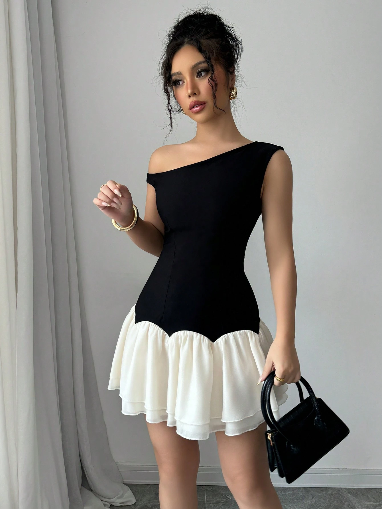 Women's Asymmetric Shoulder Sleeveless Elegant Short Dress